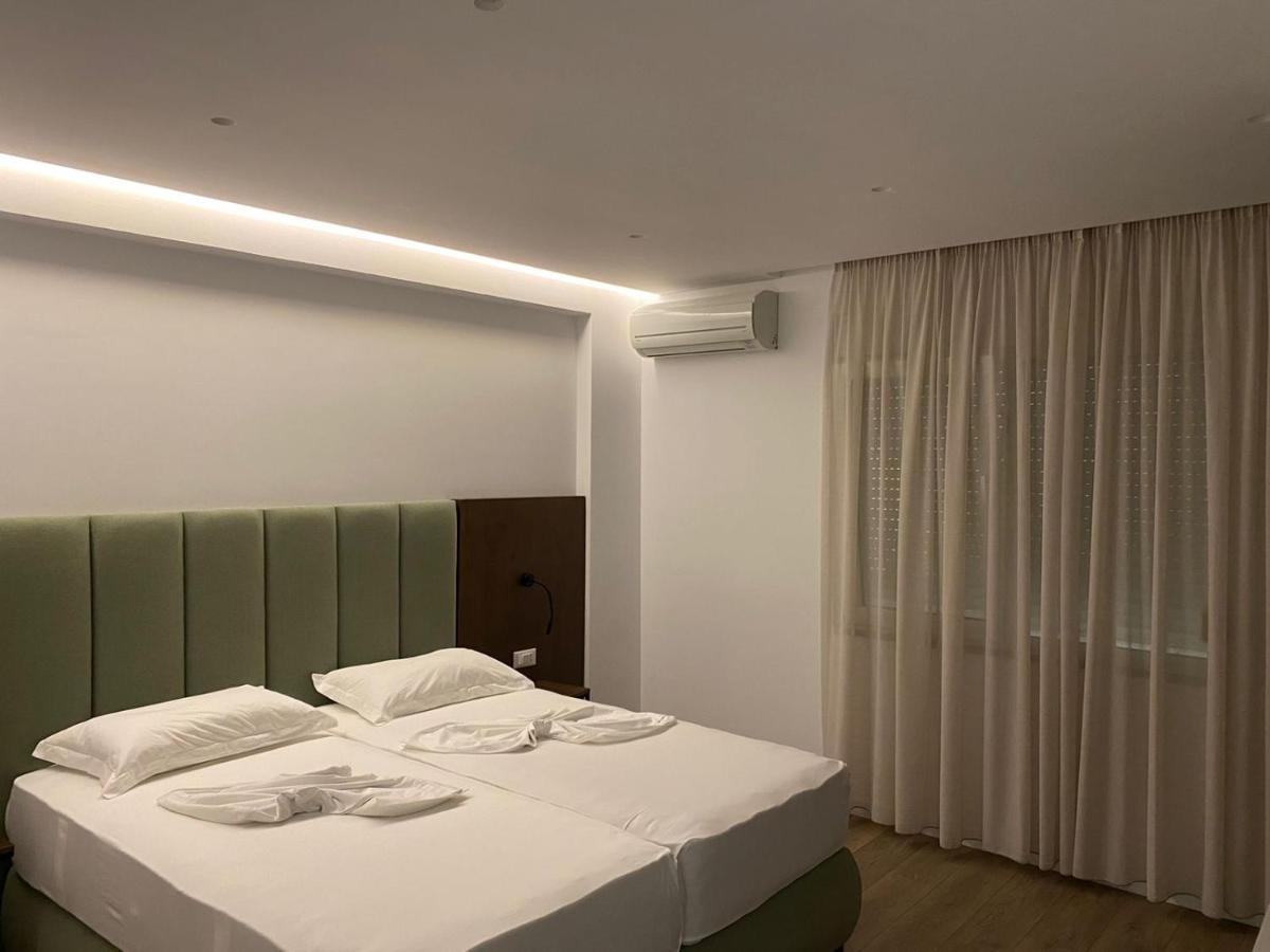 Eval Aparthotel Sarande
