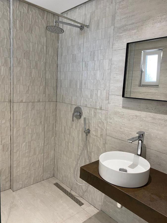 Eval Aparthotel Sarande
