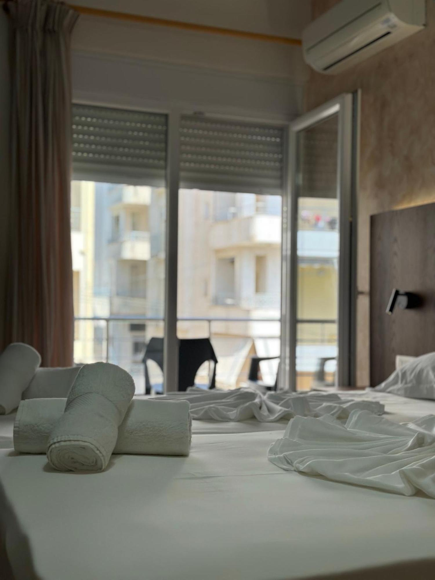 Eval Aparthotel Sarande